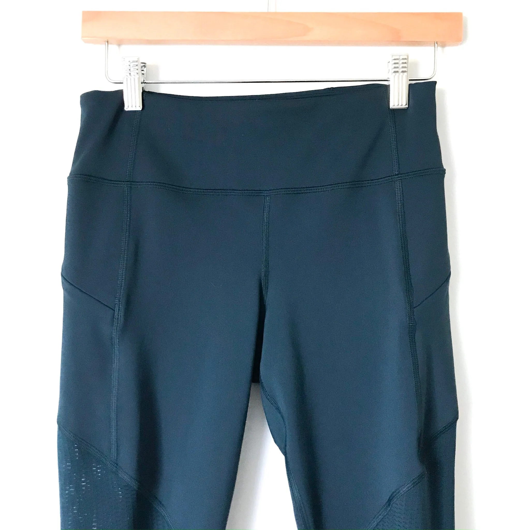 Athleta Blue Crop Leggings with Vents- Size S (Inseam 19.5")