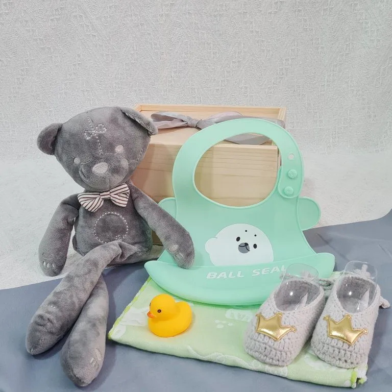 Baby Gift Set: Cuddly Critters (Klang Valley Delivery)
