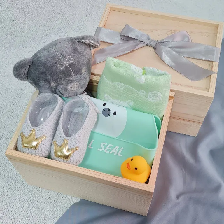 Baby Gift Set: Cuddly Critters (Klang Valley Delivery)