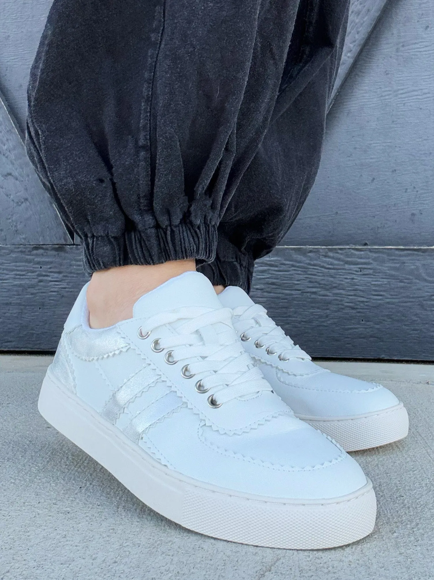 Corkys Rizz Sneakers In White