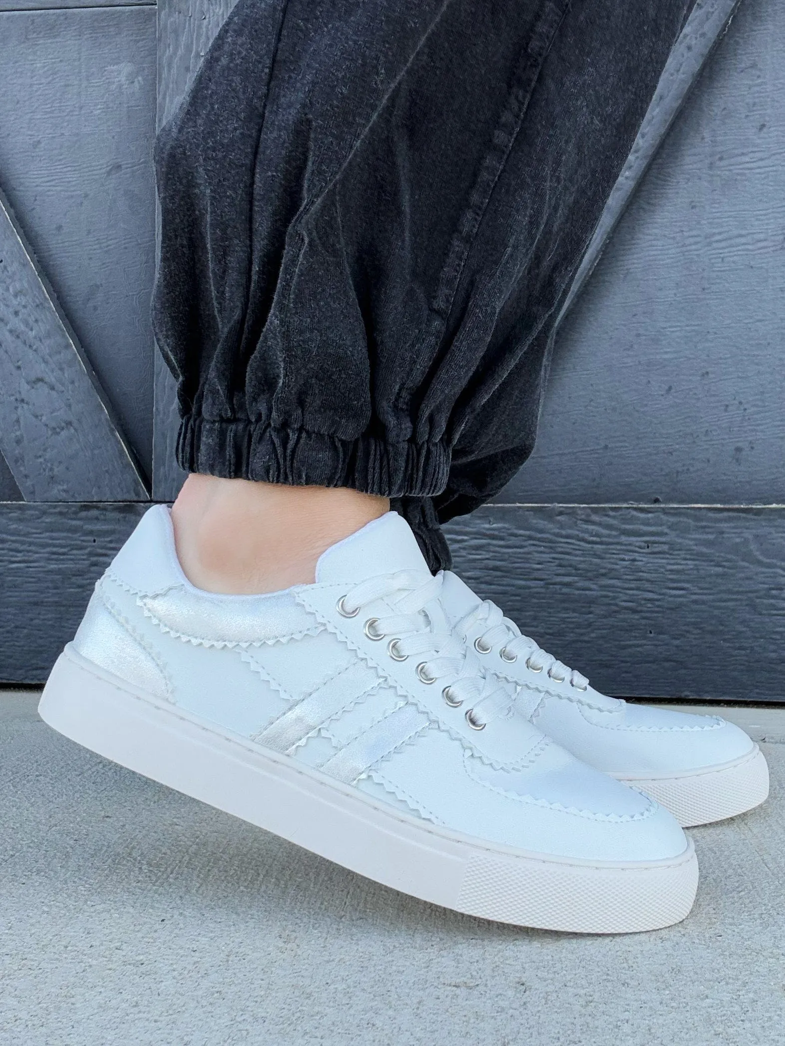 Corkys Rizz Sneakers In White