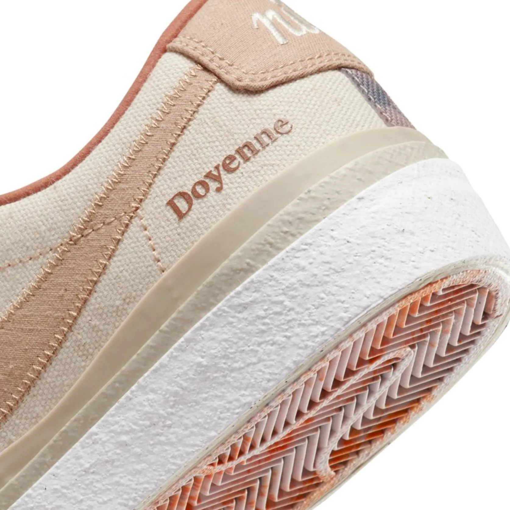 NIKE SB x DOYENNE BLAZER LOW QS COCONUT MILK / RATTAN-LIMESTONE