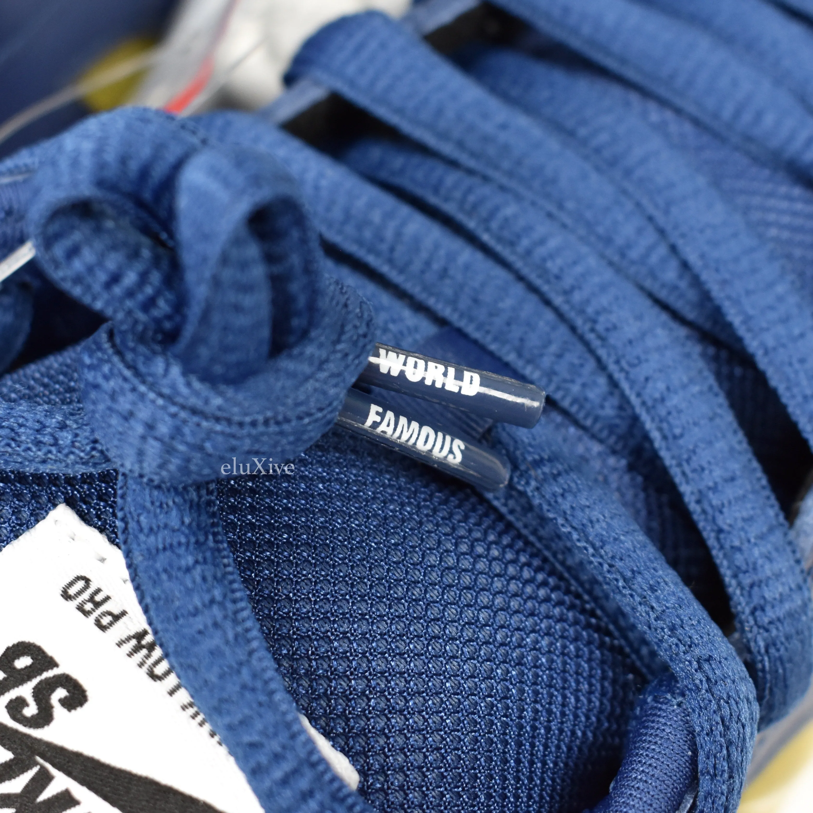 Supreme x Nike - SB Dunk Low OG QS (Navy/Gold)