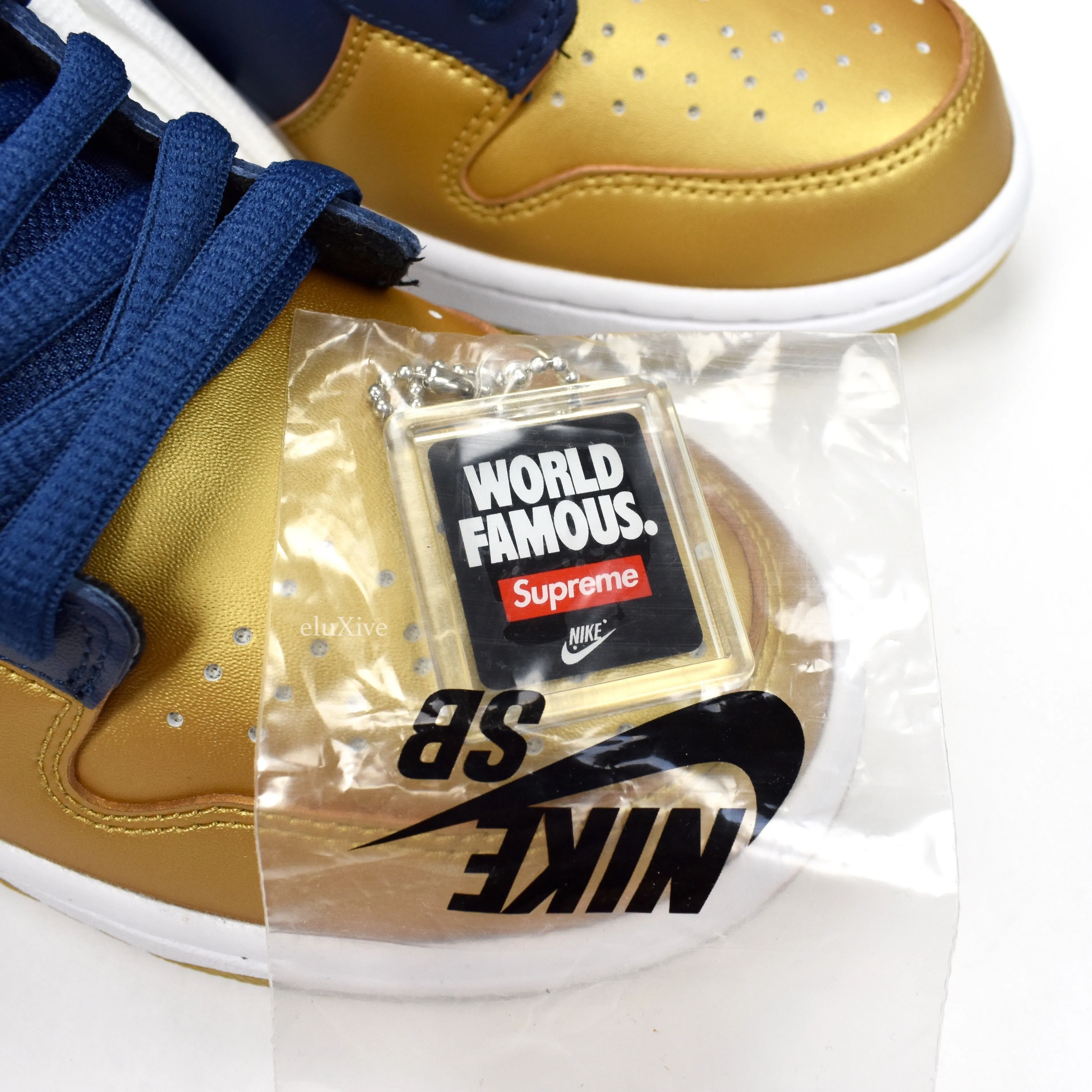 Supreme x Nike - SB Dunk Low OG QS (Navy/Gold)