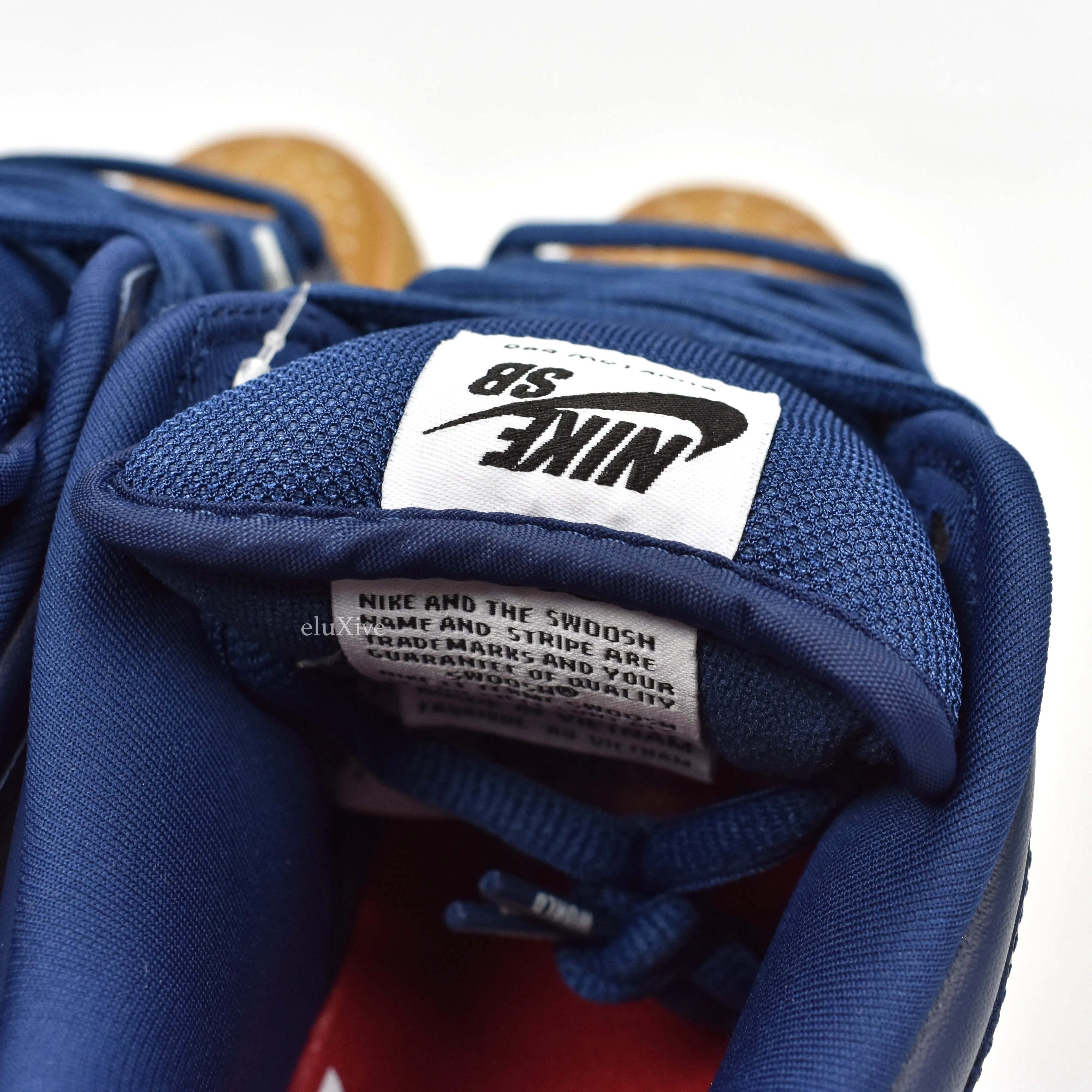 Supreme x Nike - SB Dunk Low OG QS (Navy/Gold)