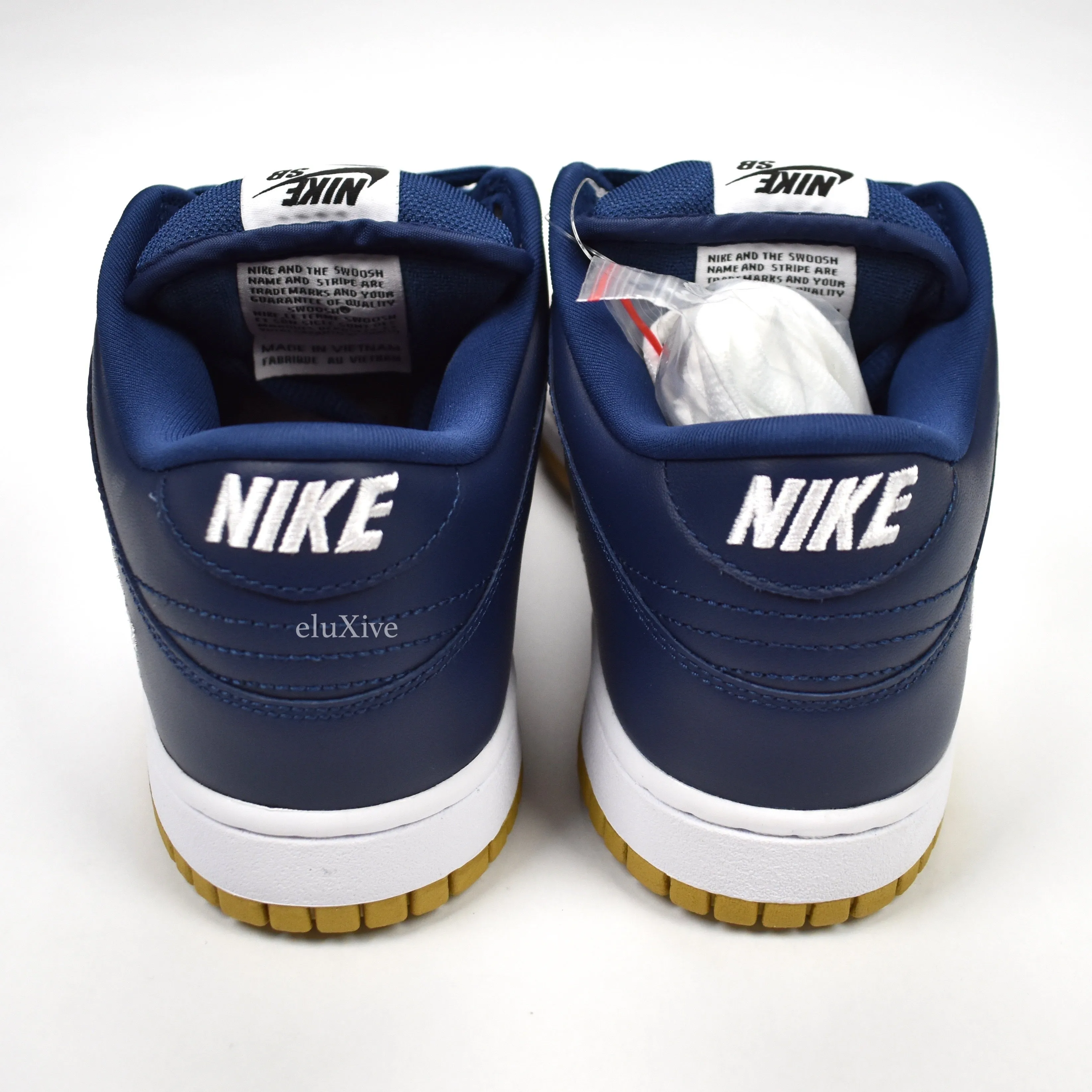 Supreme x Nike - SB Dunk Low OG QS (Navy/Gold)