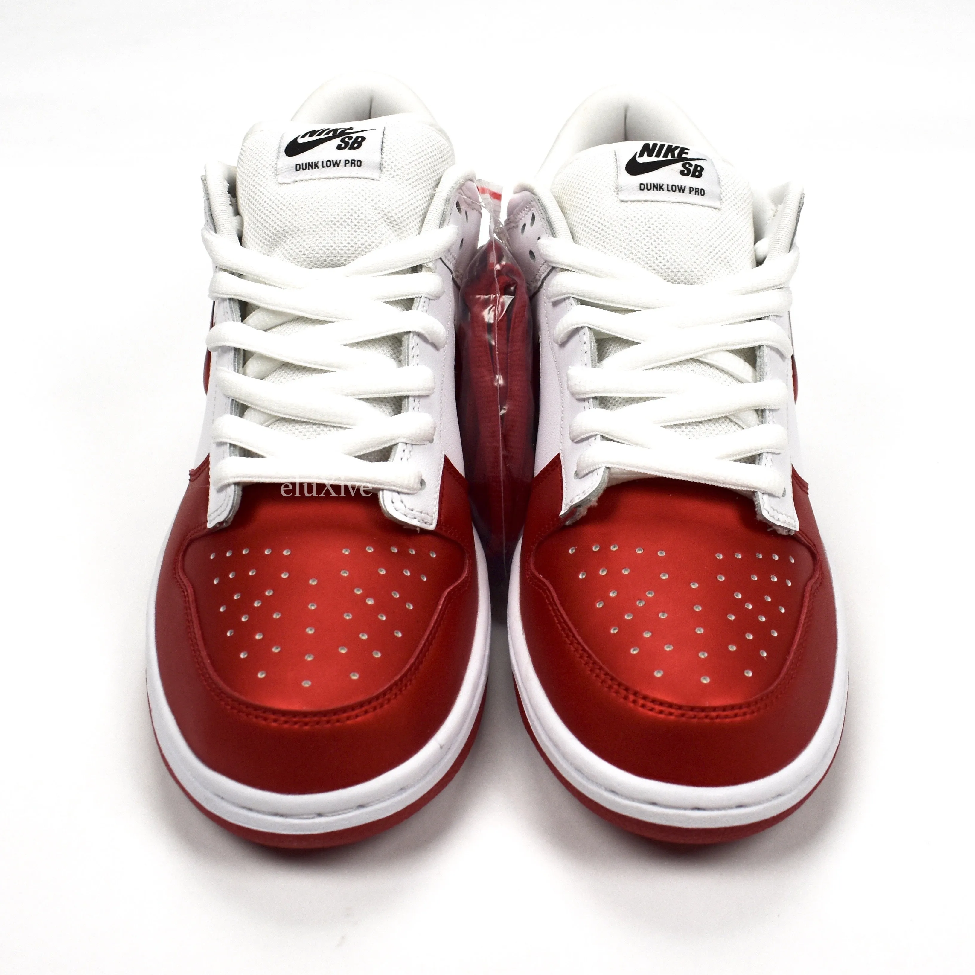 Supreme x Nike - SB Dunk Low OG QS (White/Red)