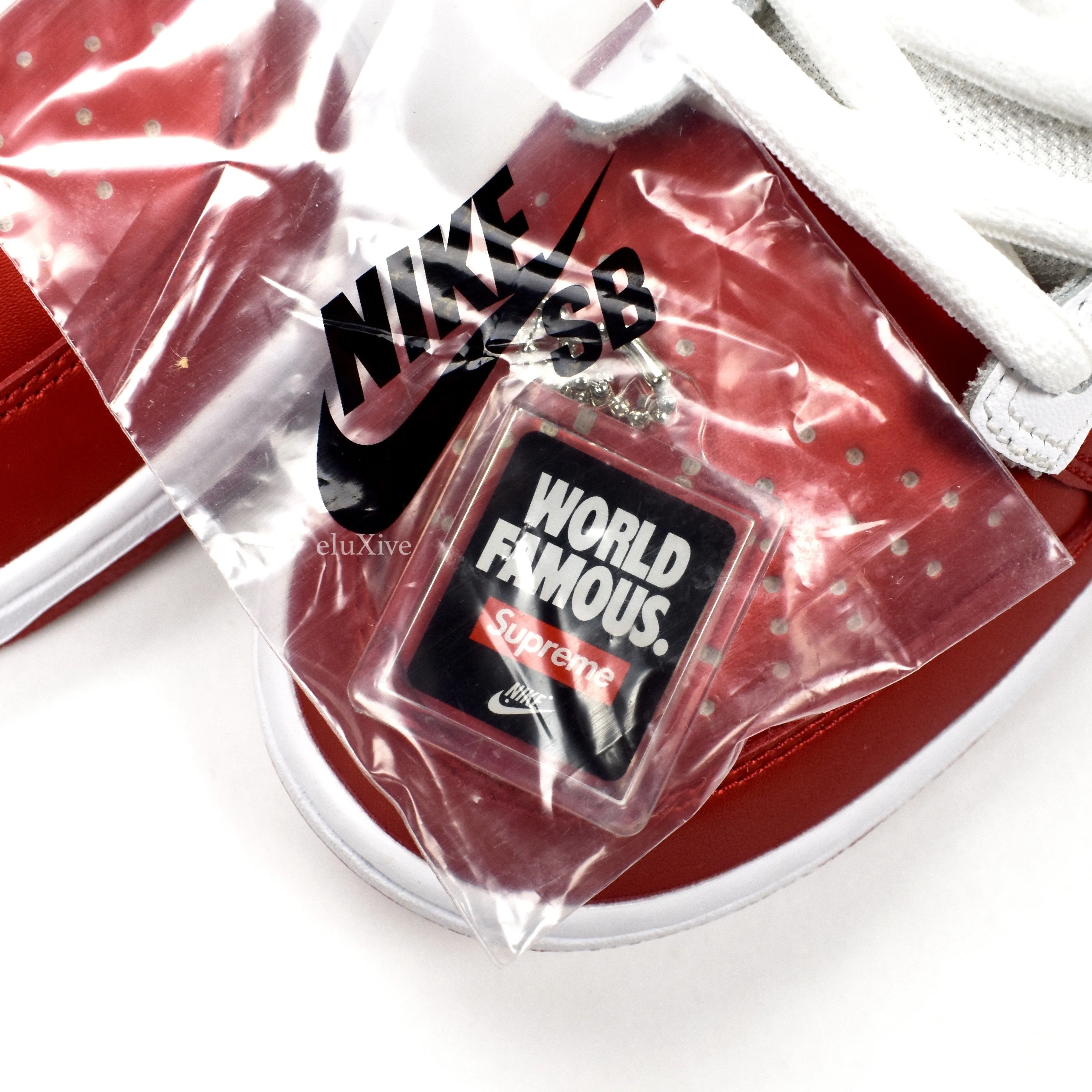 Supreme x Nike - SB Dunk Low OG QS (White/Red)