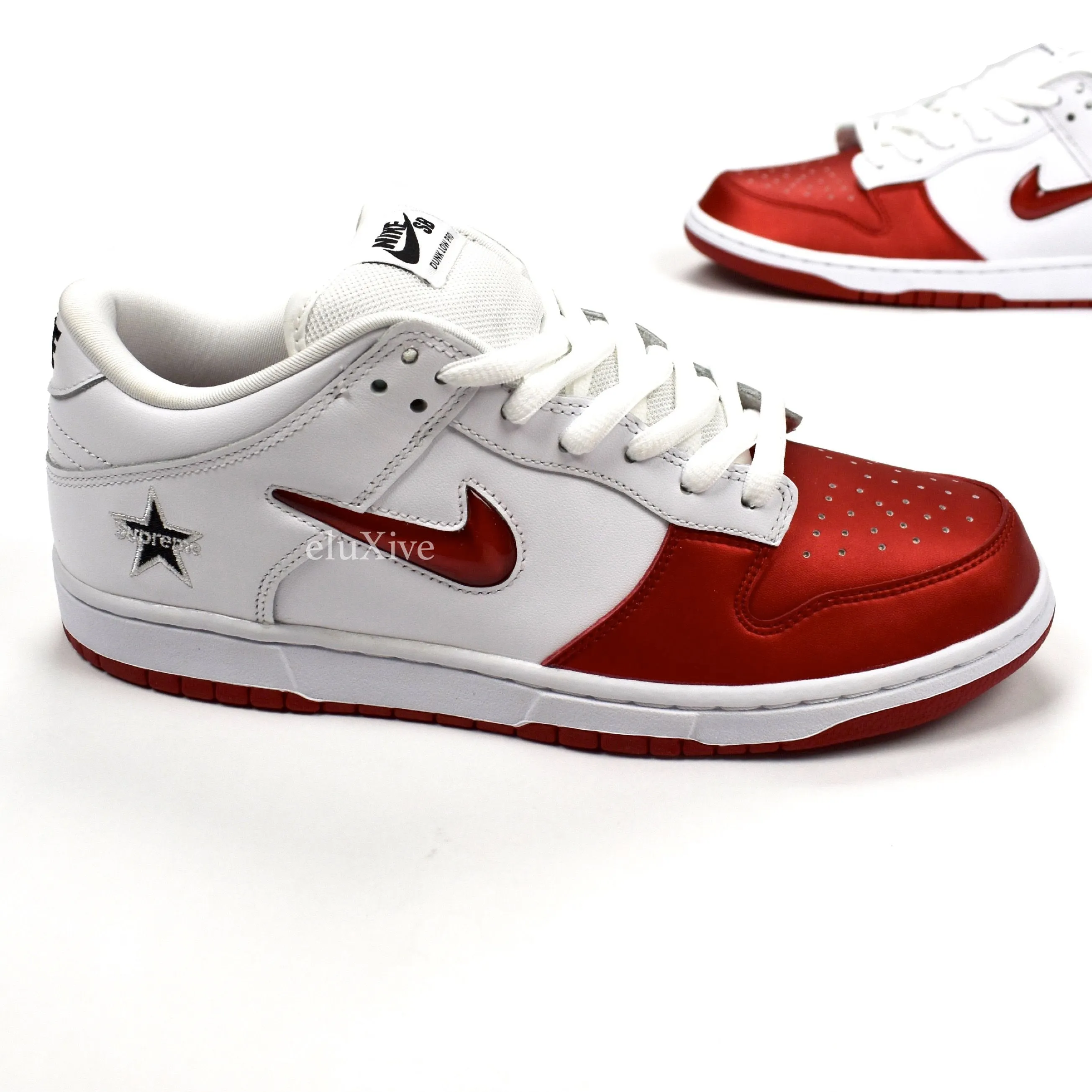 Supreme x Nike - SB Dunk Low OG QS (White/Red)