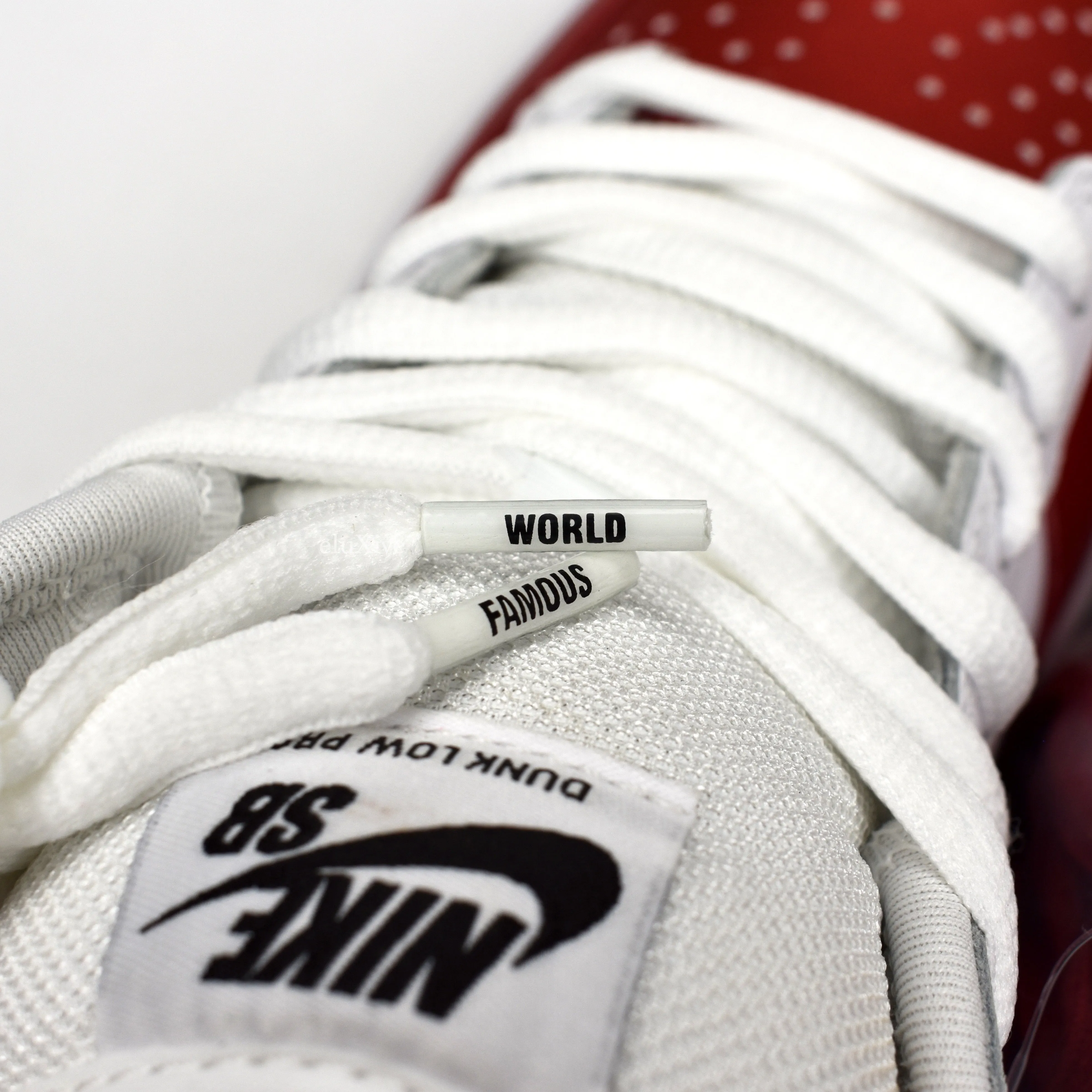 Supreme x Nike - SB Dunk Low OG QS (White/Red)