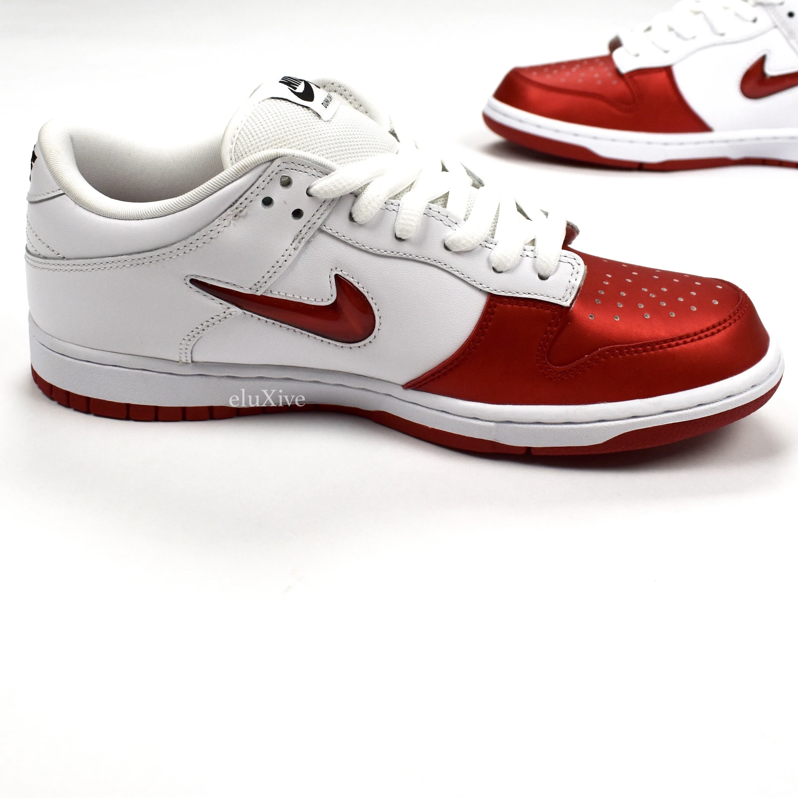 Supreme x Nike - SB Dunk Low OG QS (White/Red)