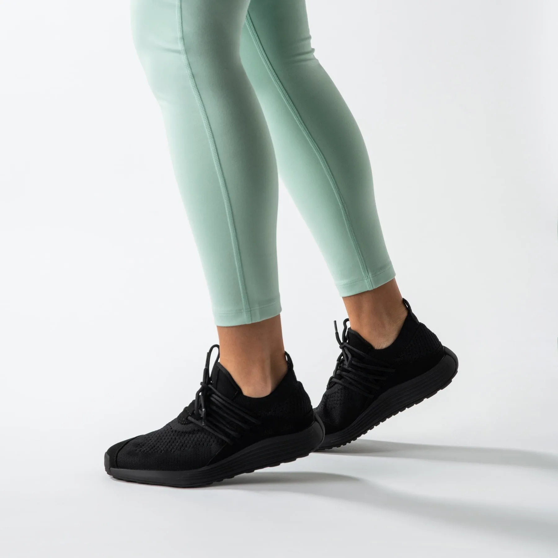 Women's Trainer AD 1 (Carbon Black)